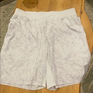 Lululemon T.H.E. Short 9” linerless short in XL